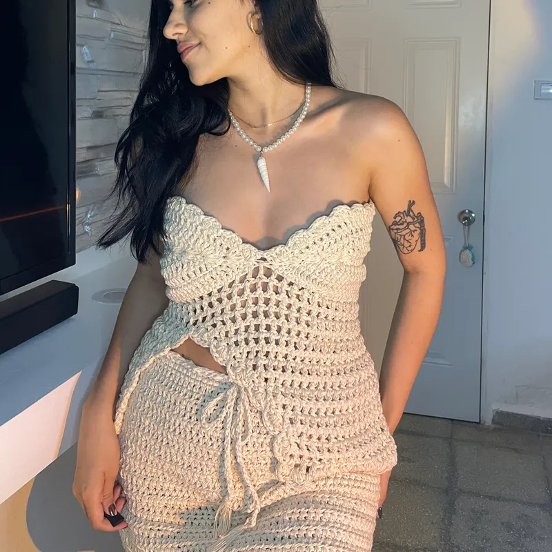 Conjunto con blusa con apertura