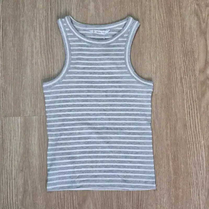 Top Gris claro con rayas blancas