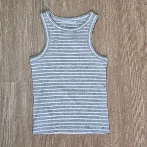 Top Gris claro con rayas blancas