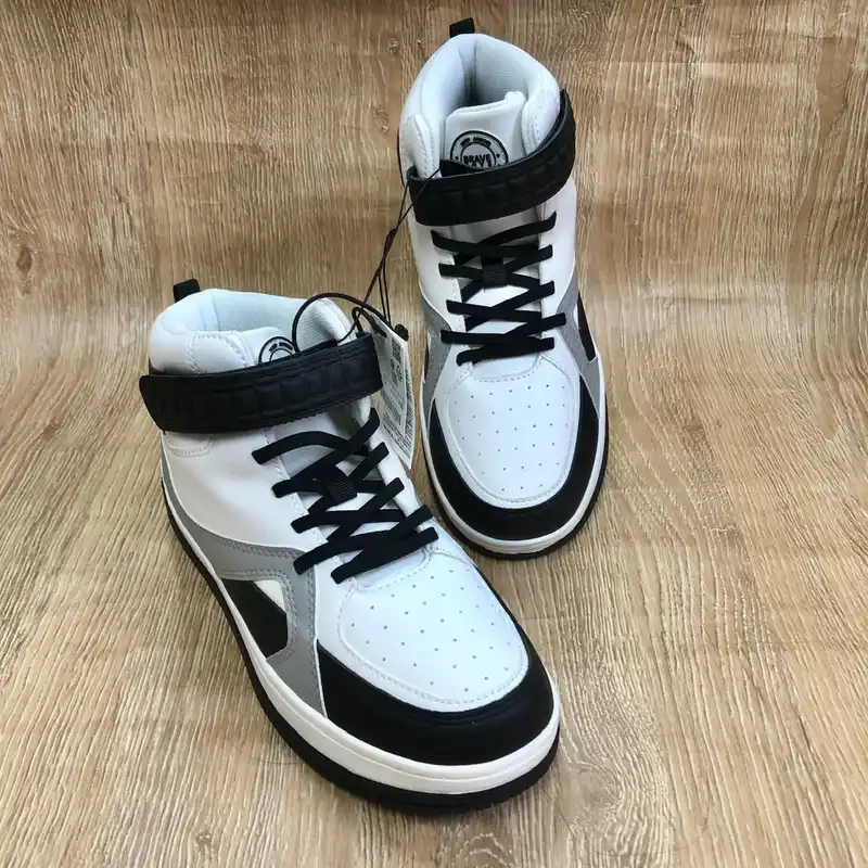 Tenis de corte alto color blanco y negro