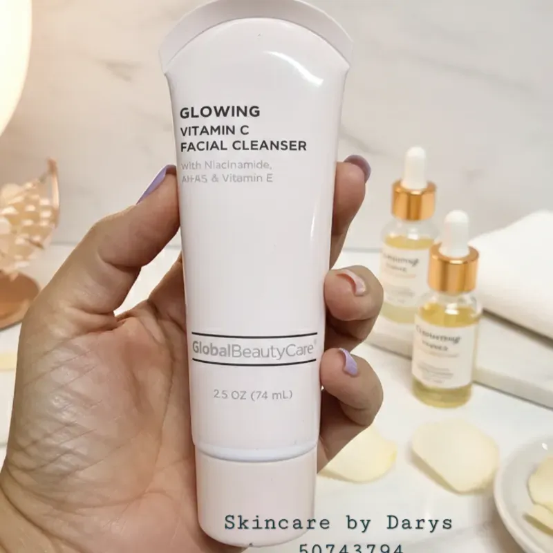 Limpiador Facial de Vitamina C con Niacinamida, AHA's y Vitamina E
