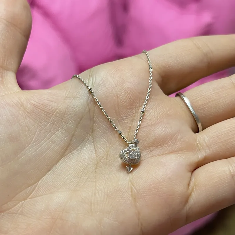Cadena dije corazón con flecha
