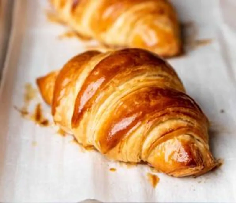 Croissant relleno de queso