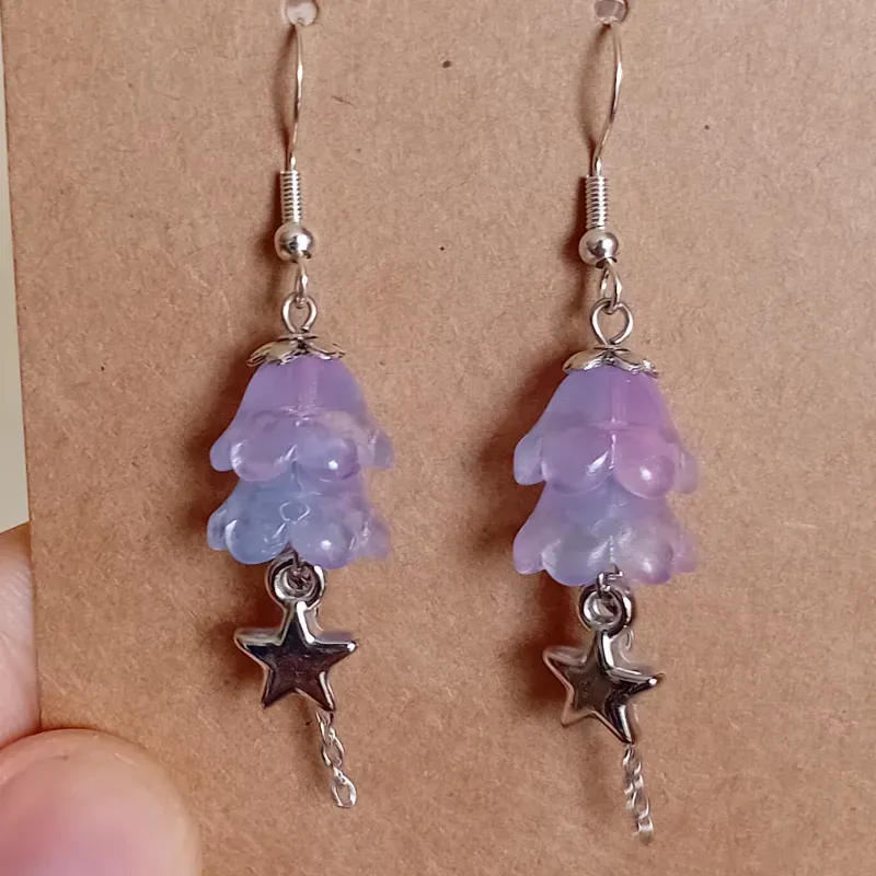 Aretes de campanilla y dije