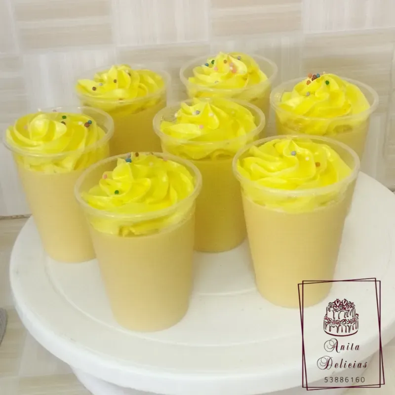 Vasitos de natiflan y merengue