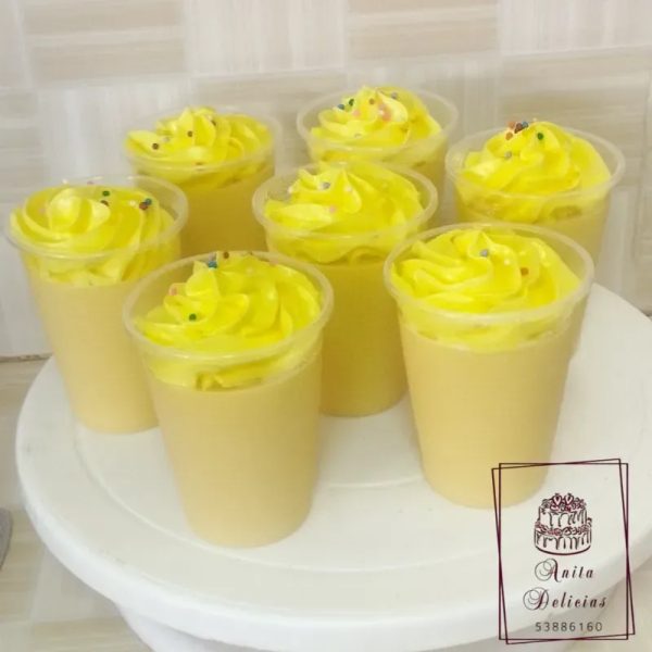 Vasitos de natiflan y merengue