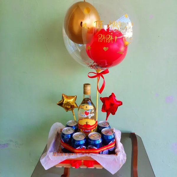 Caja con botella de ron y cerveza