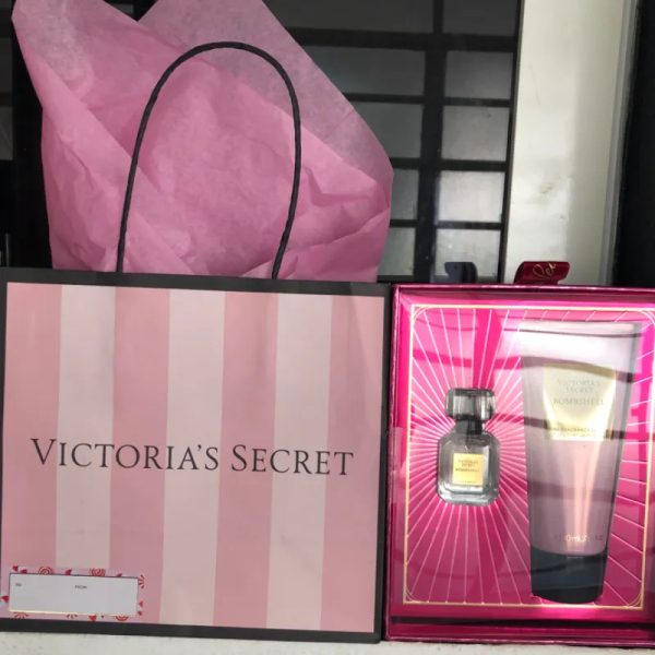 Set de perfume (formato mini) con su crema corporal