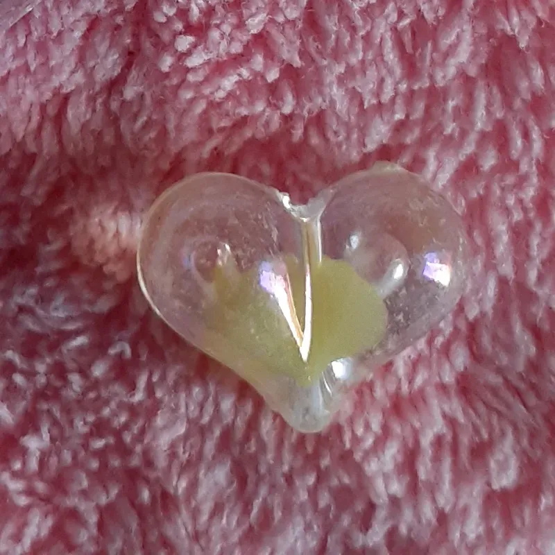 Corazón mediano ancho centro amarillo