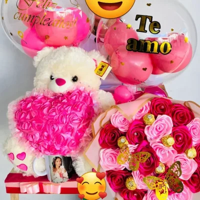 Combo de regalo con peluche grande,ramo grande con bombones,taza personalizada,y globos burbujas personalizados