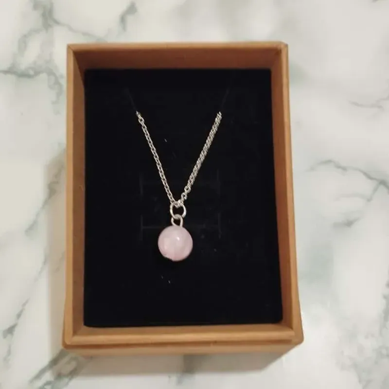 COLLAR PERLA ROSADA CLARA MARMOLEADA