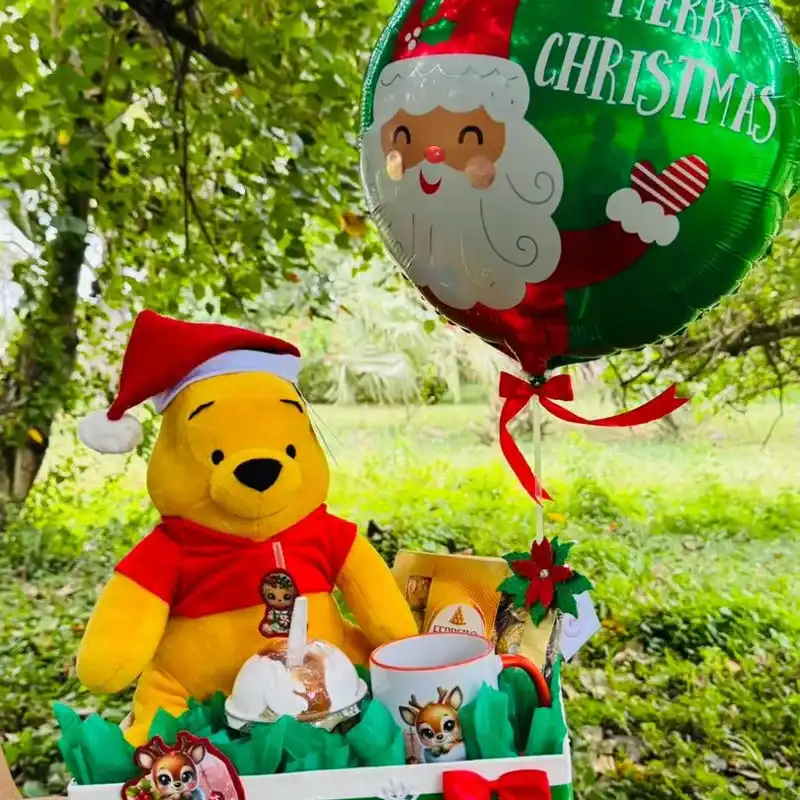 Para alguien especial ( surtida de caja de bombones Ferrero Rocher,   vaso de dulce fino tres leches y jarra con temática navideña )