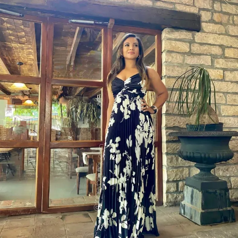 Vestido negro con estampado flores