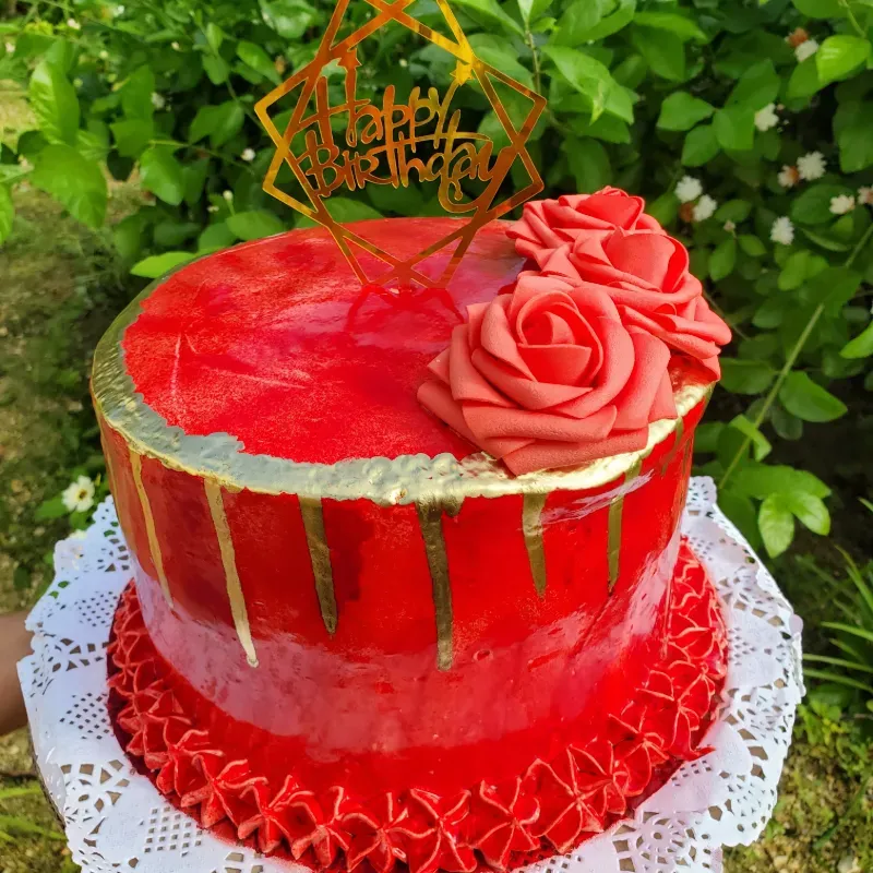 Pastel gigante rojo