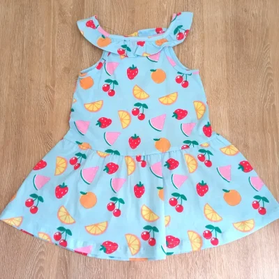 Vestido con frutas color azul claro