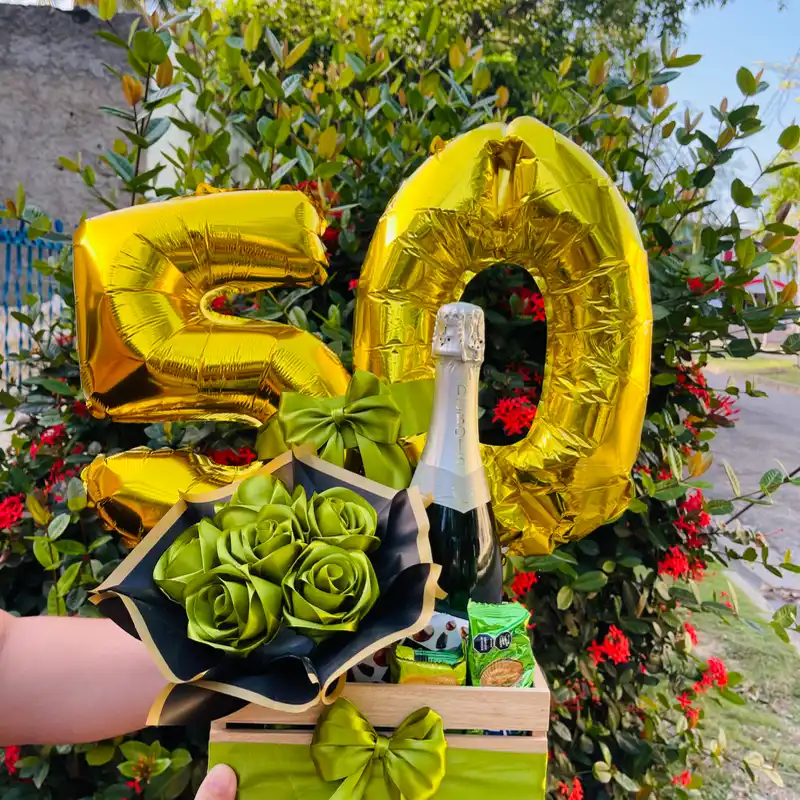 ✨Anchetas con arreglo floral✨