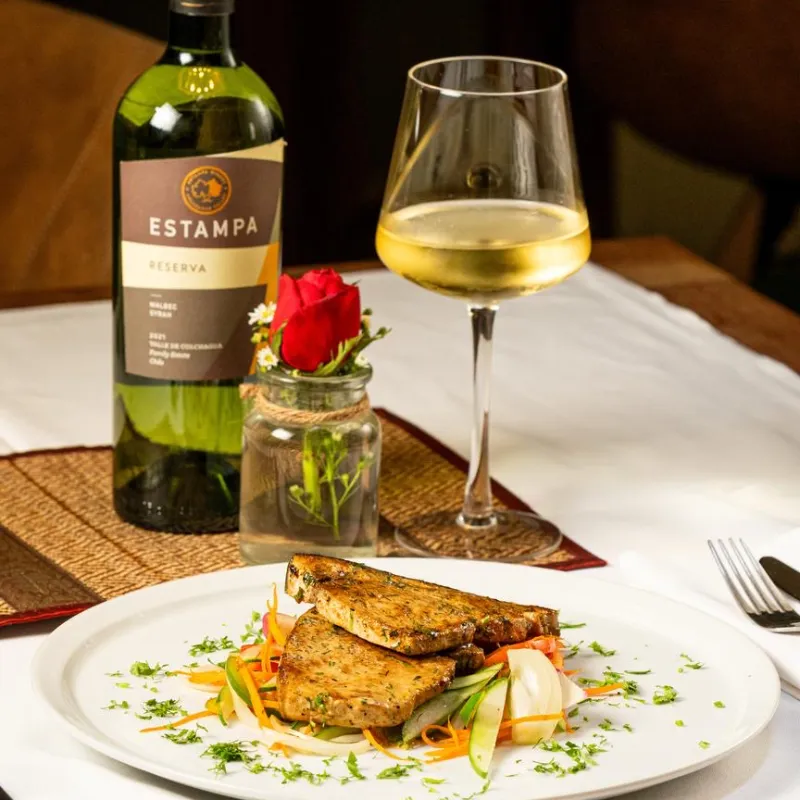 PESCADO GRILLADO CON LLUVIA DE ENELDO