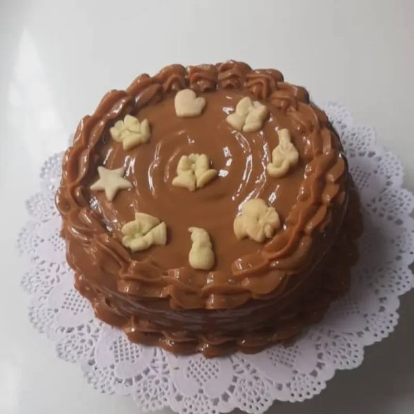 Cake Relleno y Vestido con de Dulce de Leche Condensada