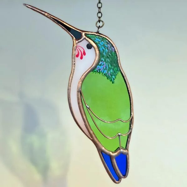 Colibrí verde de alas cerradas