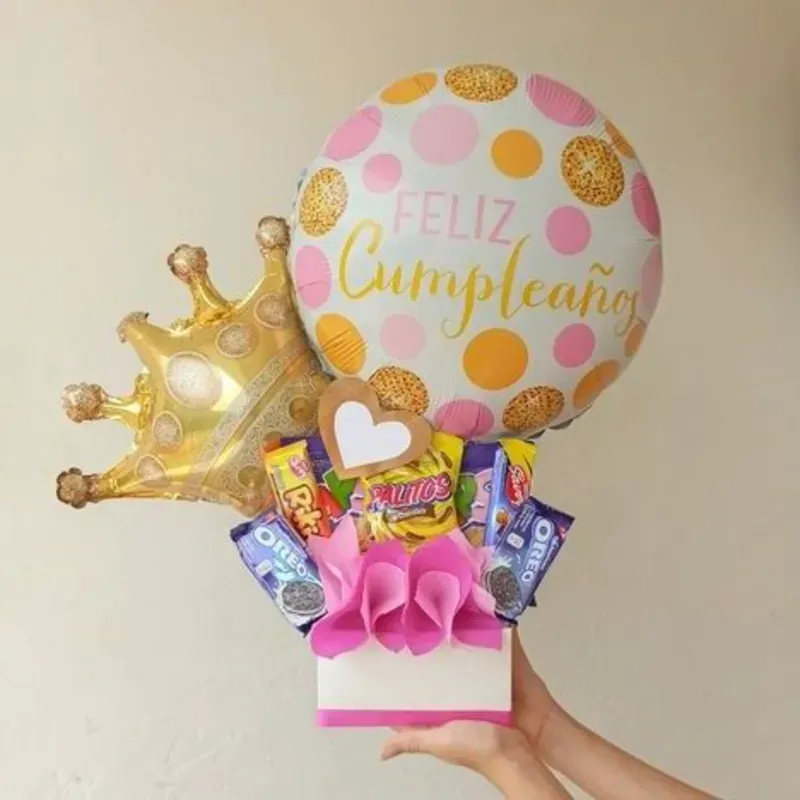 Caja de regalo con globos y confituras