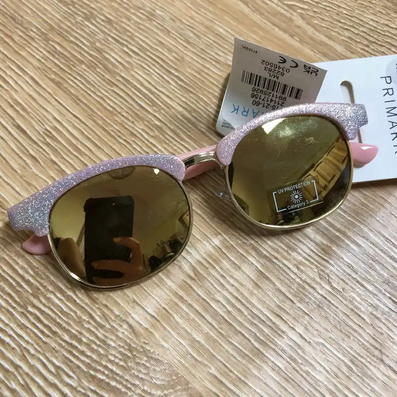 Gafas con armadura rosada