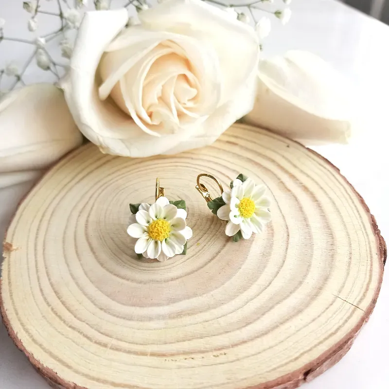 ✨Aretes de Margaritas (cierre español)✨