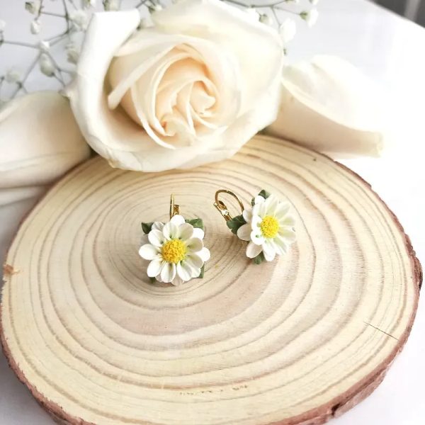 ✨Aretes de Margaritas (cierre español)✨