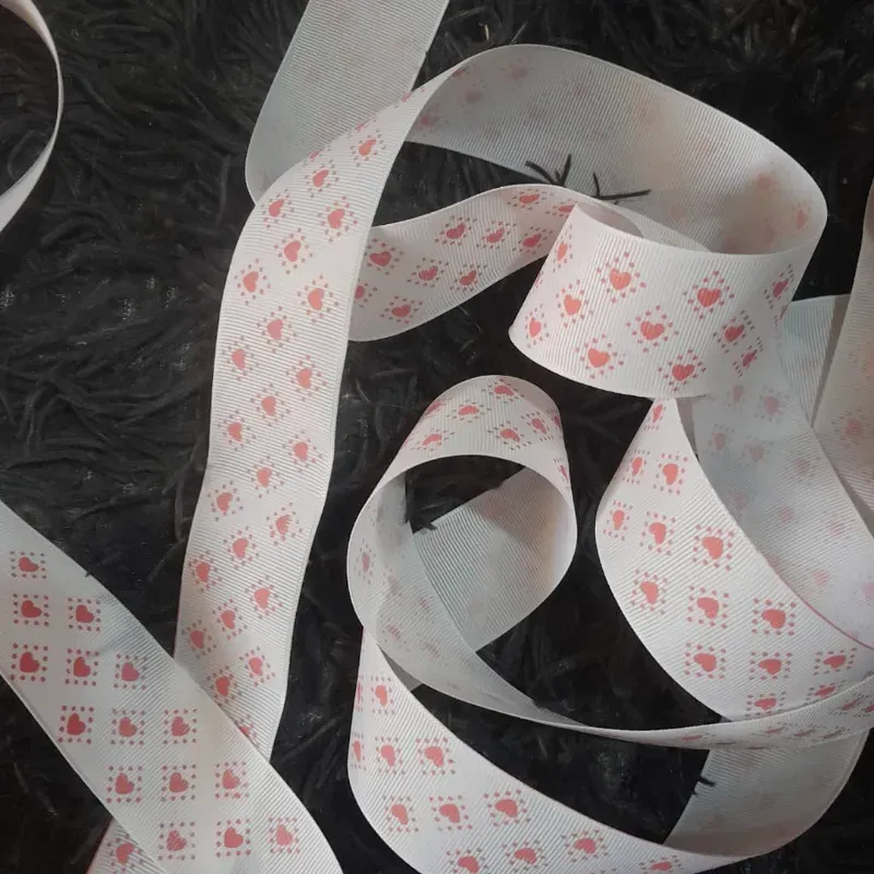 Cinta falla corazón rojos