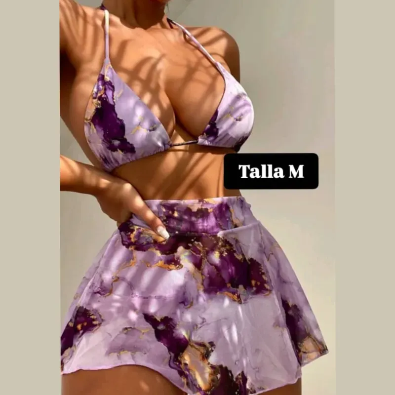 Bikini de 3 piezas con estampado violeta
