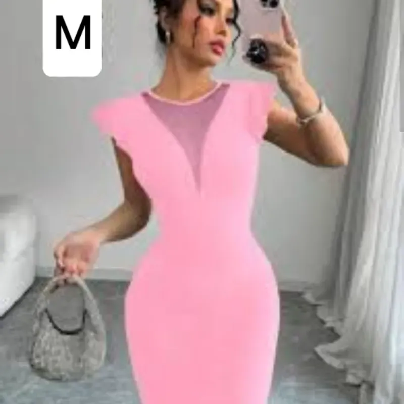 Vestido rosa ajustado