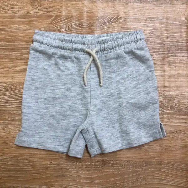 Short de felpa color gris con textura