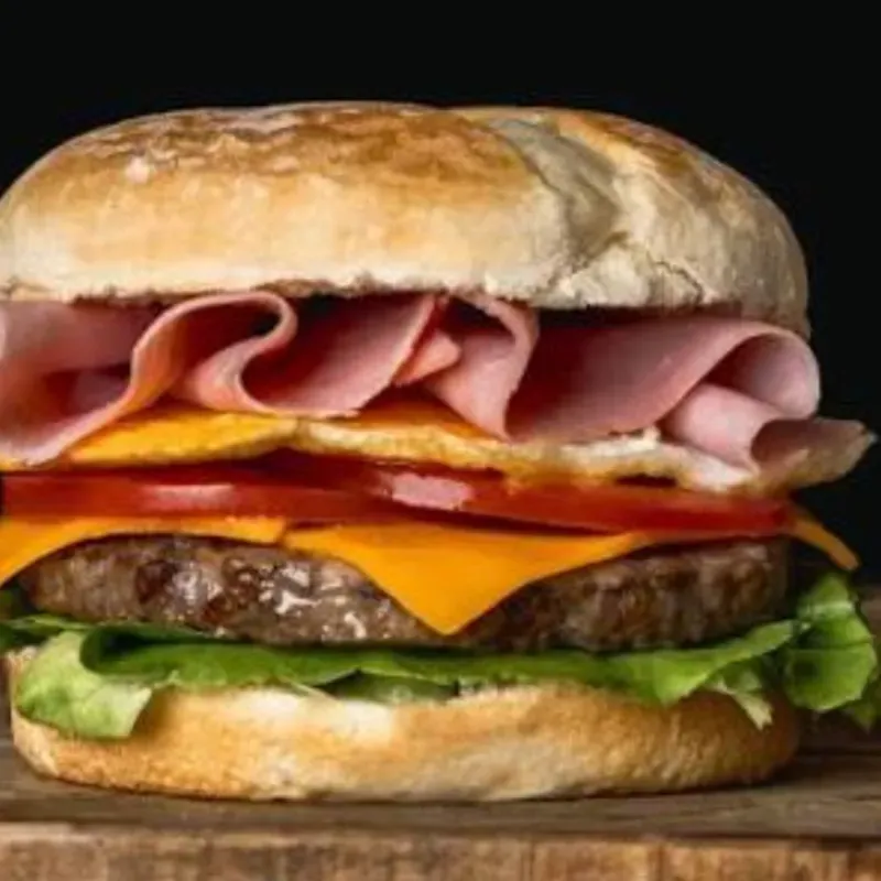 HAMBURGUESA CON JAMÓN Y QUESO