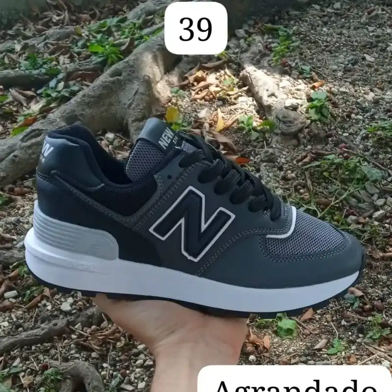New Balance negro