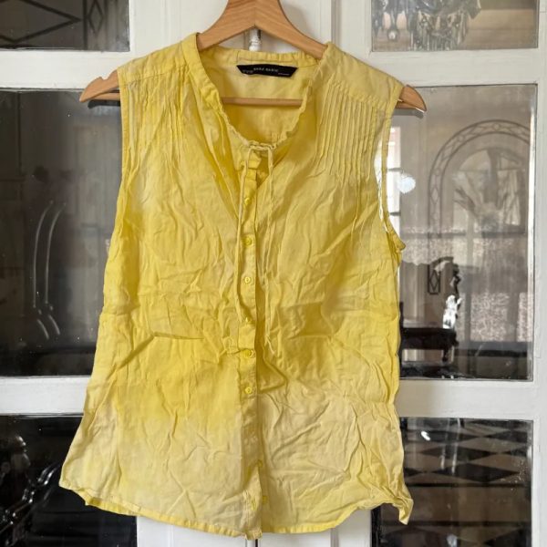 Blusa amarilla y blanca