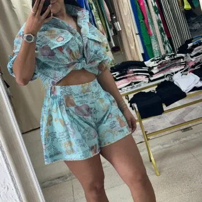 Conjunto de short y camisa estampado azul