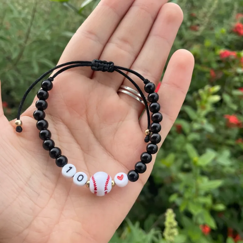 Pulseras de perlas con pelotas de béisbol