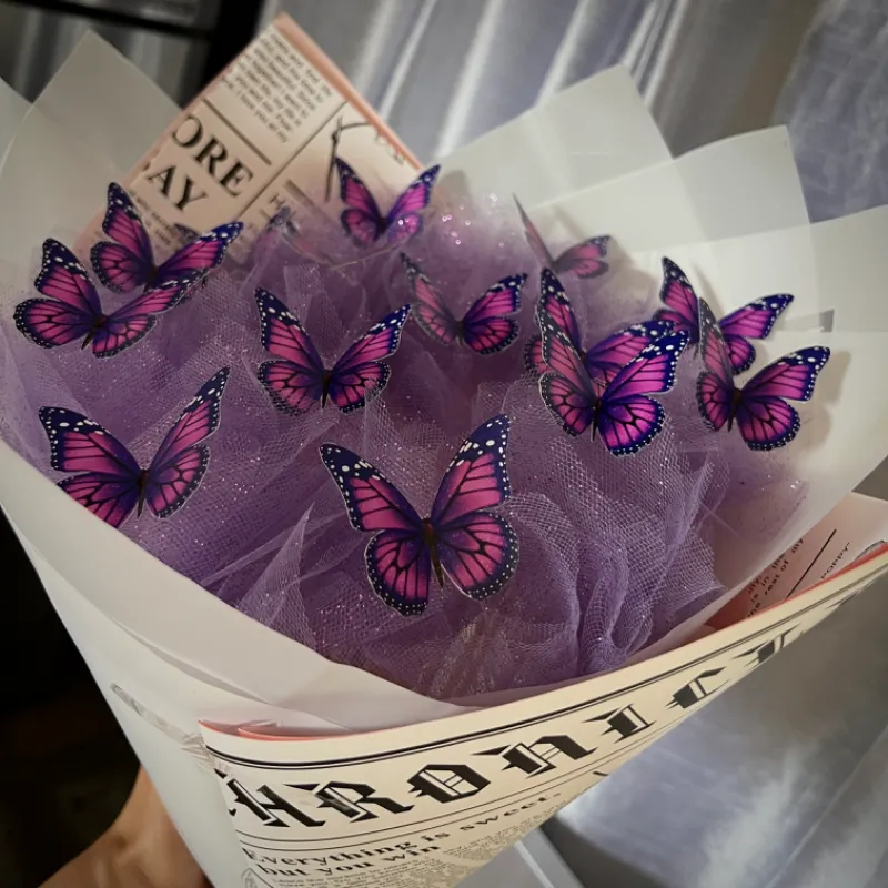 Ramo de mariposas moradas