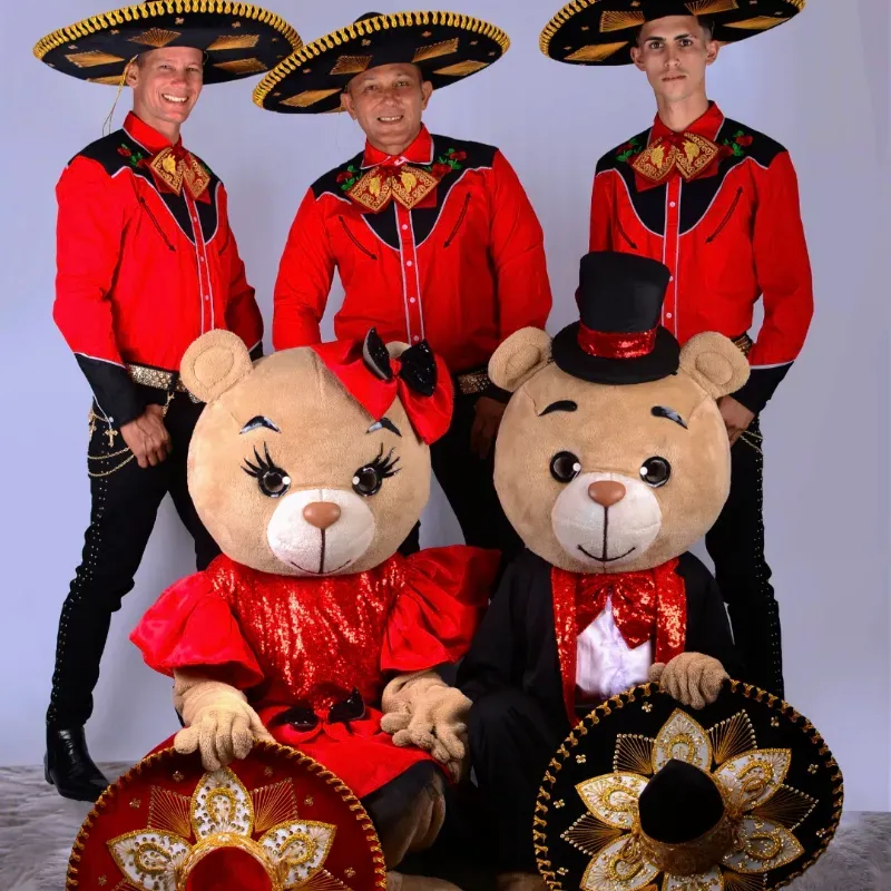 3️⃣ Mariachis y 2️⃣ Oso ♥️