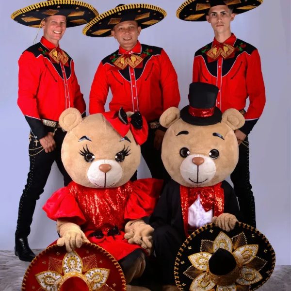 3️⃣ Mariachis y 2️⃣ Oso ♥️