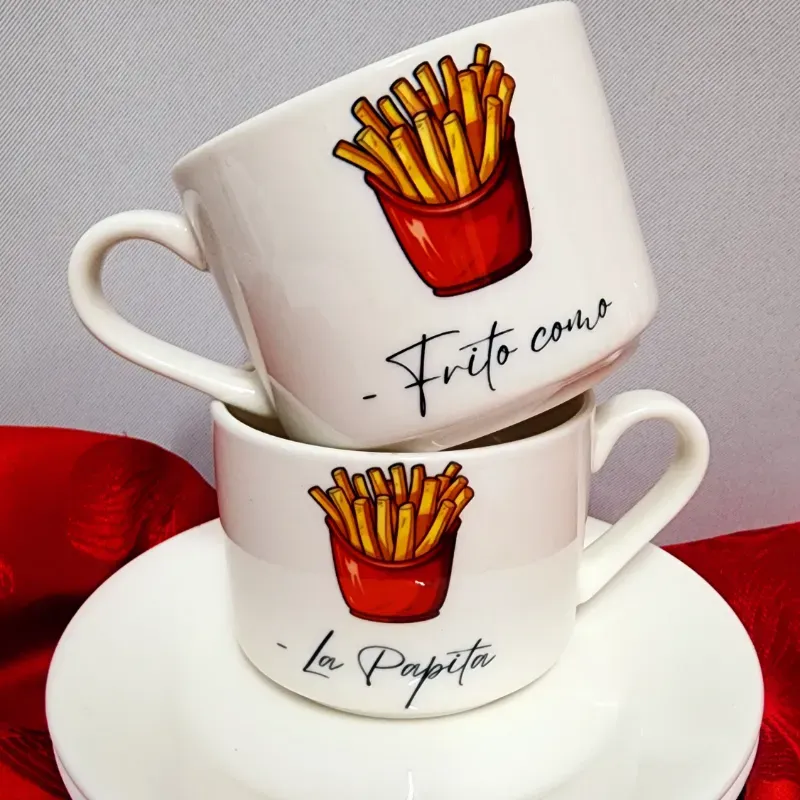 Tasas de café con leche y plato base