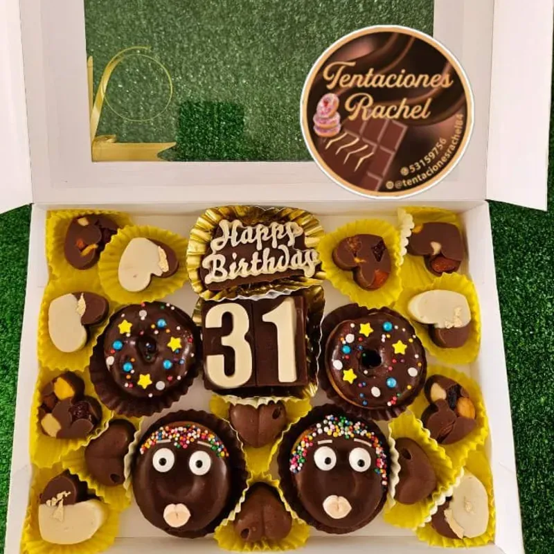 Bombones surtidos y donas decoradas