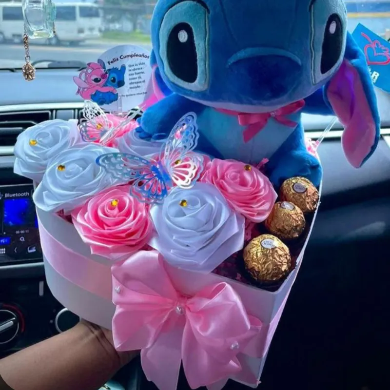 Corazón con peluche y rosas eternas