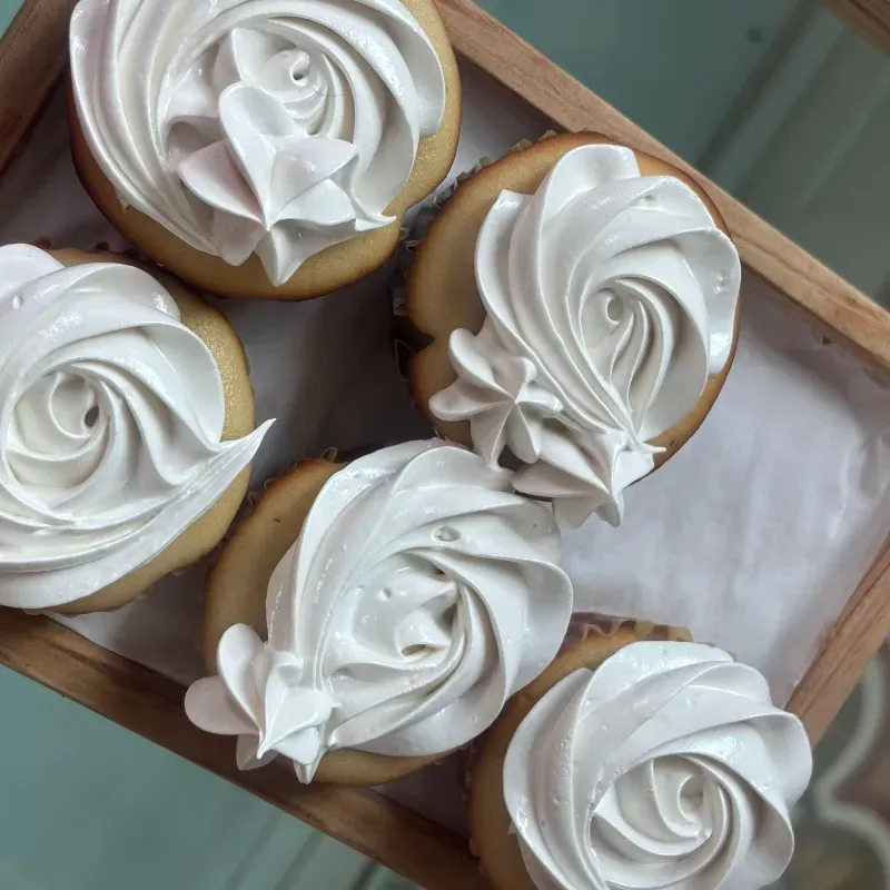 Cupcake de vainilla con merengue