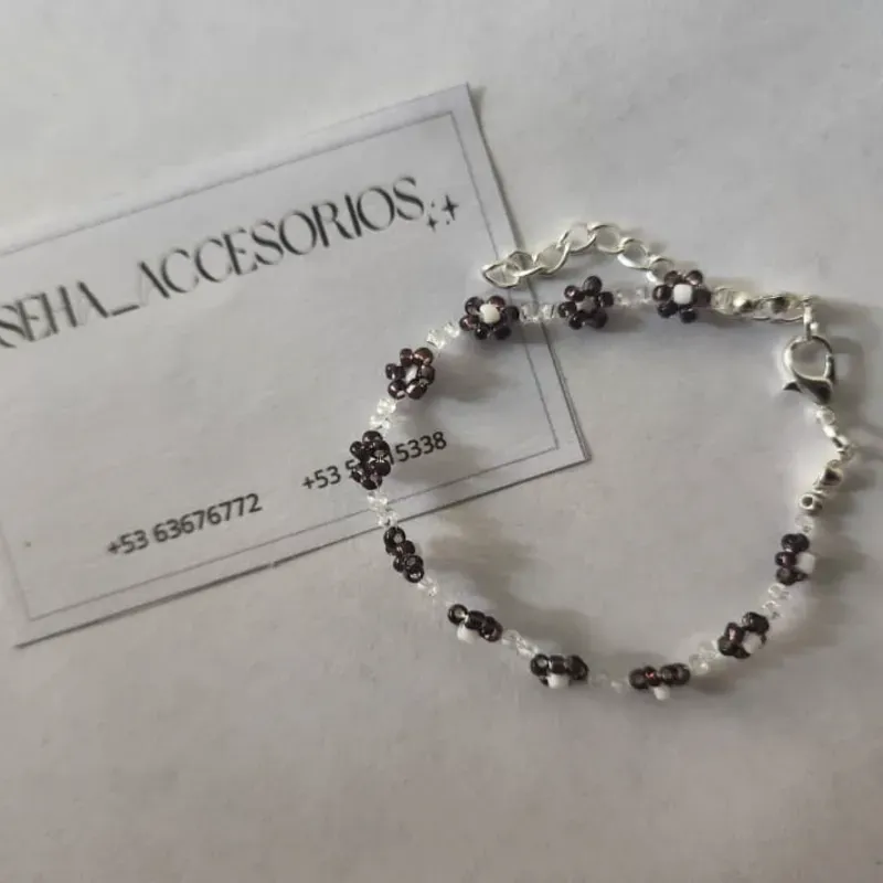 Pulseras de flores de mostacillas