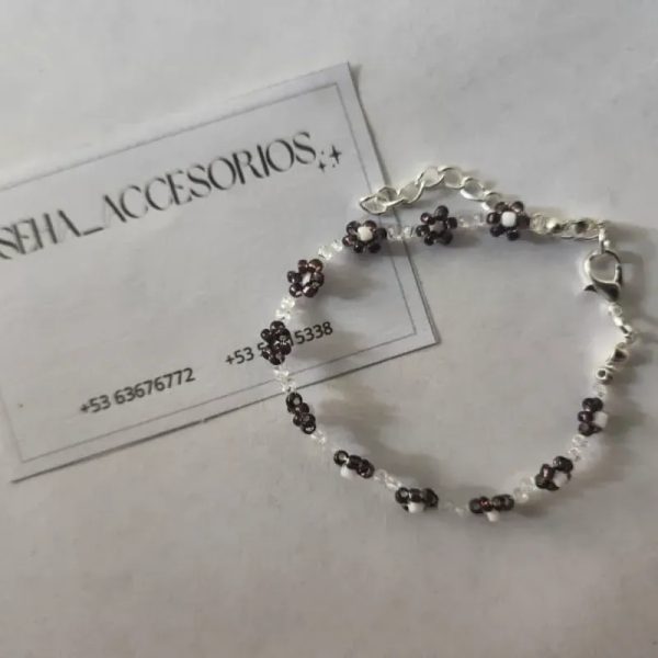 Pulseras de flores de mostacillas