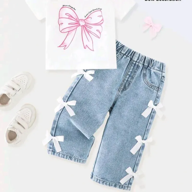 Conjunto d pantalón y camiseta blanca