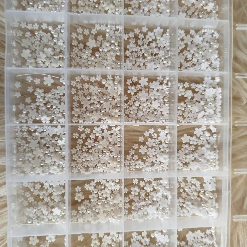 Caja de flores de resina blanca