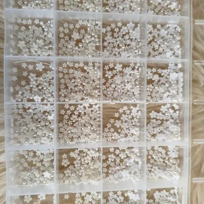 Caja de flores de resina blanca