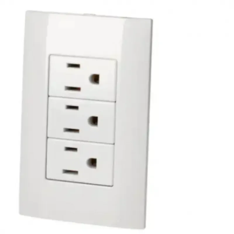 Tomacorriente curvo triple blanco (P428B)