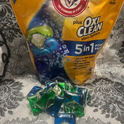 Detergente oxiclean por cápsulas sueltas